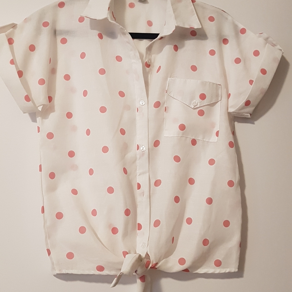 Pretty polka dot top.